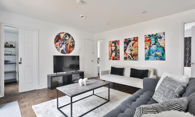 Ville-Marie Apartamento | FREE PARKING - Full APARTMENT - 5 min walk to METRO - CENTRAL LOCATION