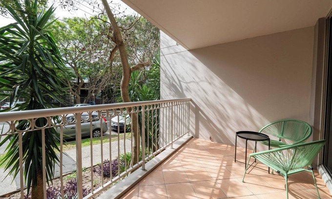 Rosebery Apartamento | Free Parking, gym and pool | Spacious and charming 2 bedroom Rosebery Apartment