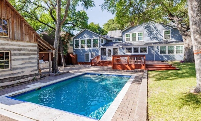 Tarrytown Casa | Free Parking, Gym, Pool | Songbird - Portoro