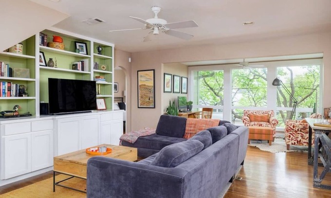 Clarksville Casa | Free Parking, King Bed, 3 BR, Downtown | Treehouse