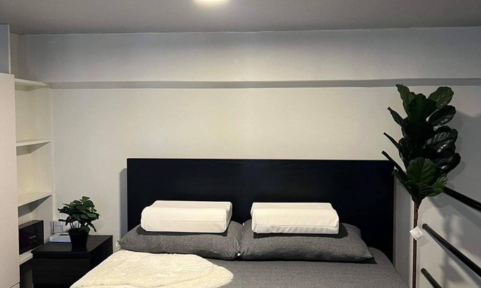 Paranaque Apartamento | FREE Parking, Rental Car, 15 min to Airport, Renovated in Gated Community
