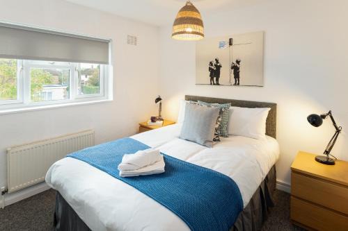 Horfield Casa | Free Parking Sleeps 7 Garden with Patio Gloucester Road