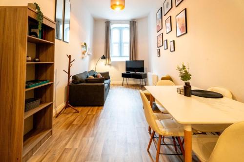Castle Apartamento | Free Parking | Smart TV | 4 guests