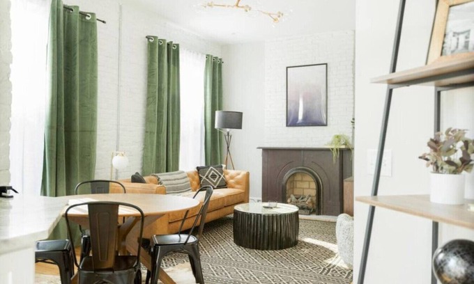 Victorian Village Apartamento | FREE Parking | Smart TV | Steps to Everything