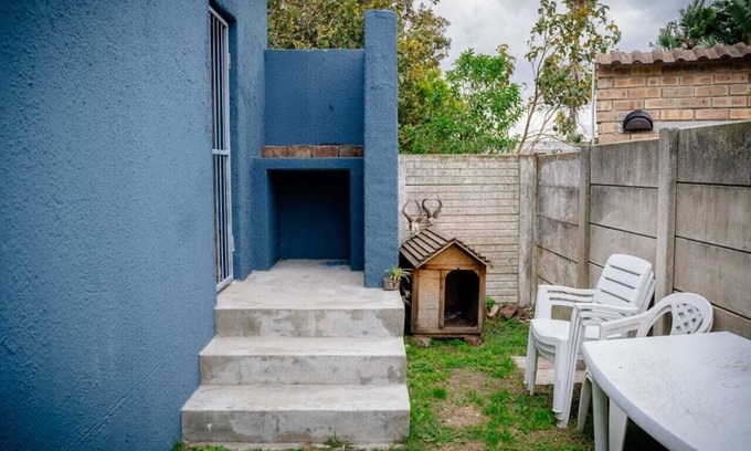 Port Elizabeth Apartamento | Free Parking, WIFI, Barbecue, Full Kitchen, Garden, Private Bathroom, Cozy
