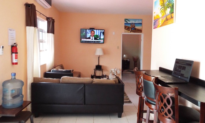 Ladyville Casa | AC / WIFI / CÓMODO Y ACOGEDOR / CERCA DEL AEROPUERTO.
