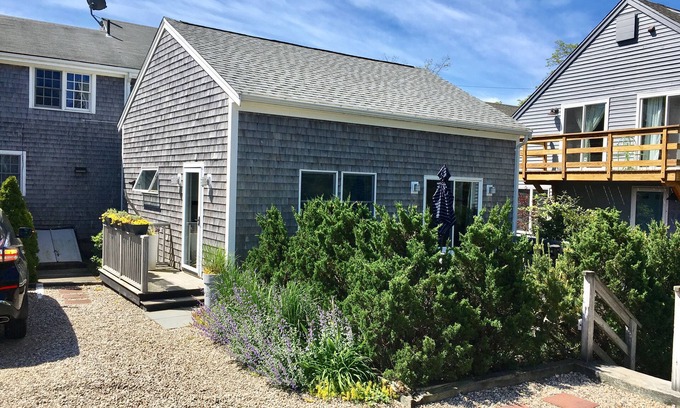Provincetown Cabaña | Independiente, espaciosa, cabaña moderna, 1 hab + loft, ubicación central, 1 paquete