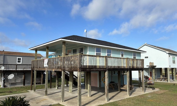 Port Bolivar Casa | Free to Beach!! Cozy Crystal Beach Getaway – Steps from the Beach!!!