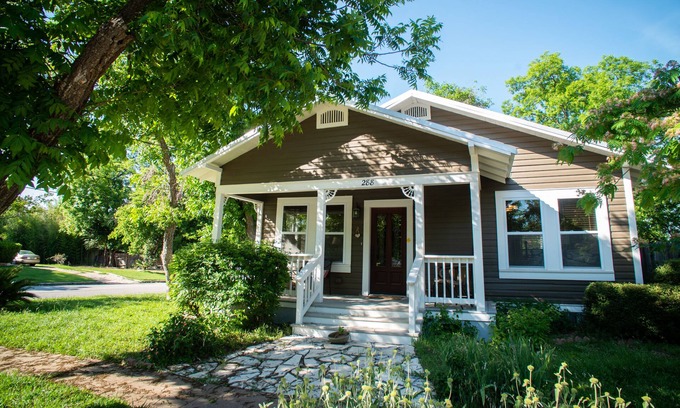 New Braunfels Casa | Flota el río Comal, la mejor ubicación para el río y la ciudad, tubos gratis
