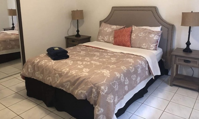 Sinajana Apartamento | Free WiFi Free PARKING Free Cable-The BEST 2 Bedrm 1 Ba unit near grocery store!