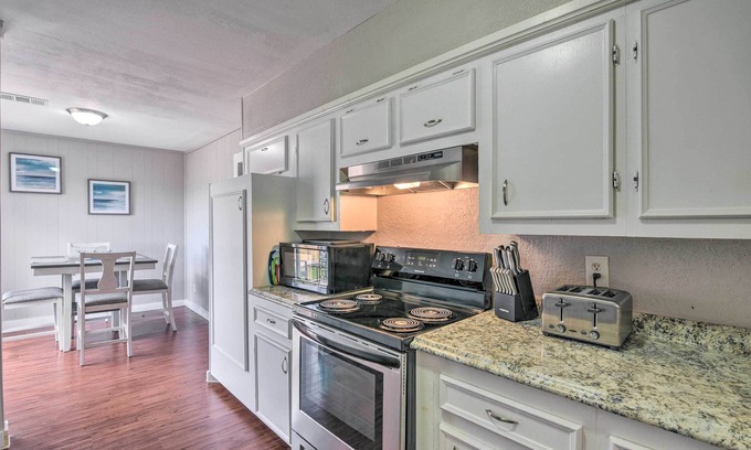 Freeport Casa | Freeport Home: Gas Grill, Fire Pit & Patio!