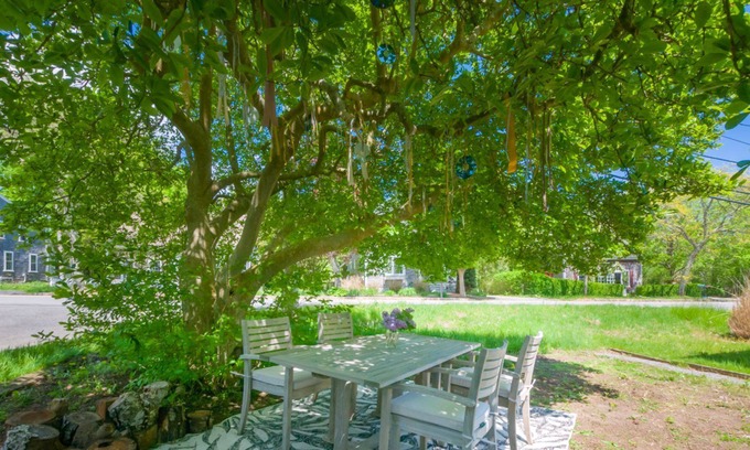 Sandwich Cabaña | Freestanding antique cottage on Main Street in Sandwich's historic village!