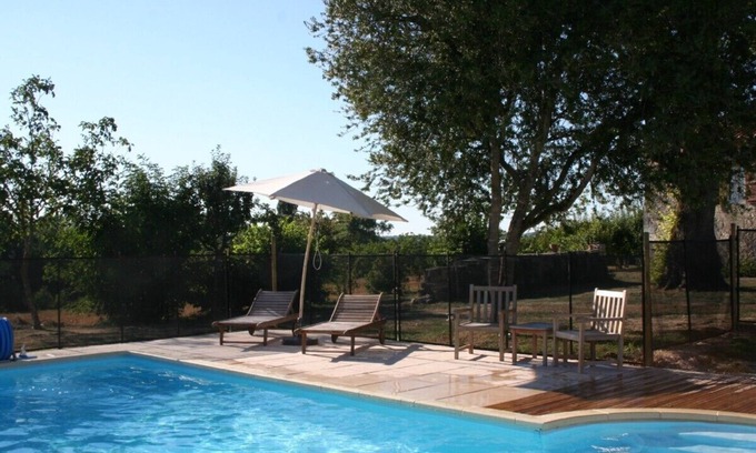 Tocane-Saint-Apre Villa | Casa rural francés del país con piscina, a poca distancia de la aldea bonita