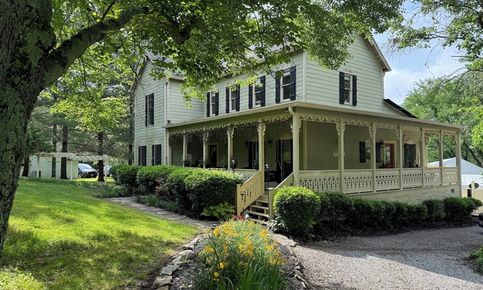 Leipers Fork Casa | French Farmhouse-Leipers Fork- Countryside -Views!