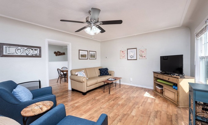 Lodi Cabaña | French Oak Cottage | 6-Min Walk to Downtown Wine, Food, & Music | Pet Friendly