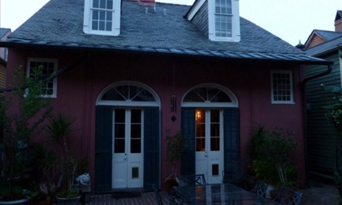 French Quarter Condominio | Barrio francés temprano esclavo criollo cuartos, Balcón, Patio.