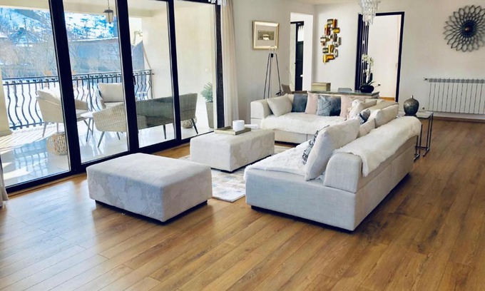 Borsa Villa | Frenchie’s House