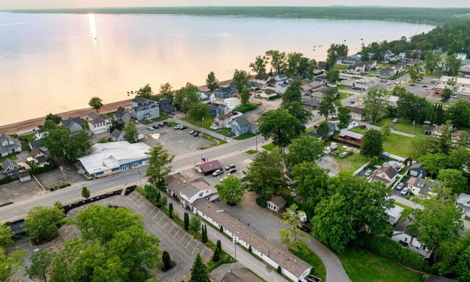Sylvan Beach Apartamento | `Frenchman`s Refuge` - Steps to Sylvan`s Sand!
