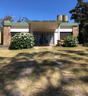 Atlantida Casa | Frente a la mansa CON SEÑA l LUZ GAS AGUA LIMPIEZA APARTE
