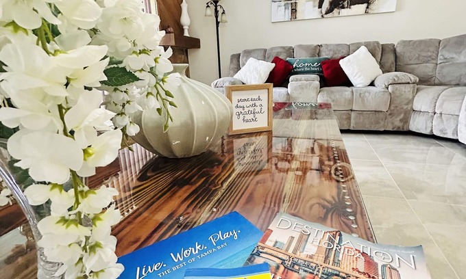 Tampa Casa | Frenzy for the old w/heatedpool in a safe and quite neighborhood!
