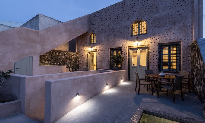Vothon Casa | Frescoes Luxury Suites