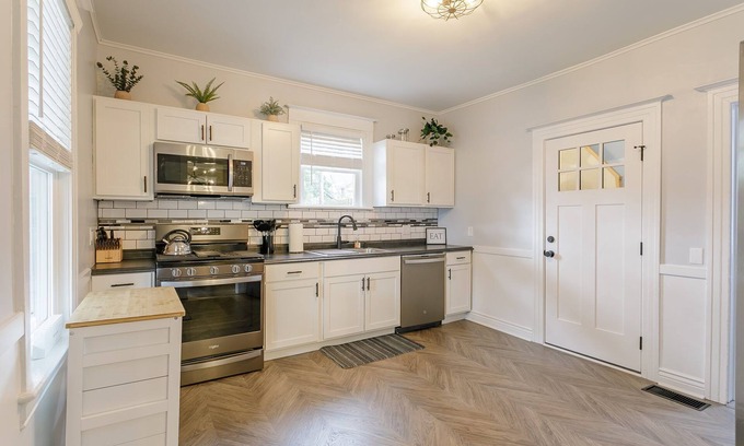 Rochester Apartamento | Fresh Modern Apartment - Walking Distance to U of R/Strong Hospital