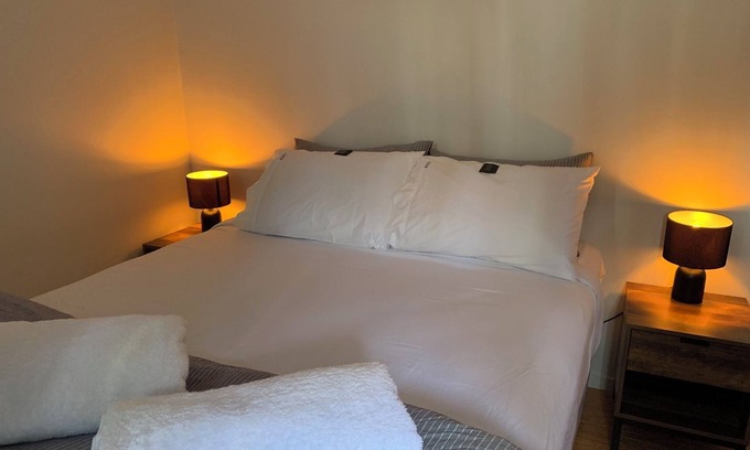 Carterton Cabaña | Fresh new listing in Carterton, 1 bedroom fully self contained cottage.
