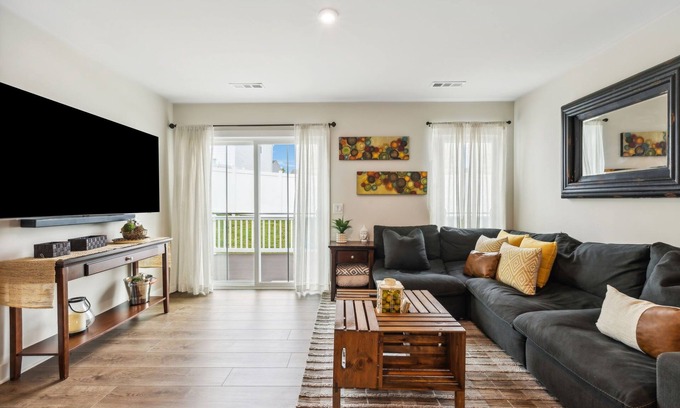Nashville Casa | Fresh Remodeled Modern Single Family Home in N. Nashville