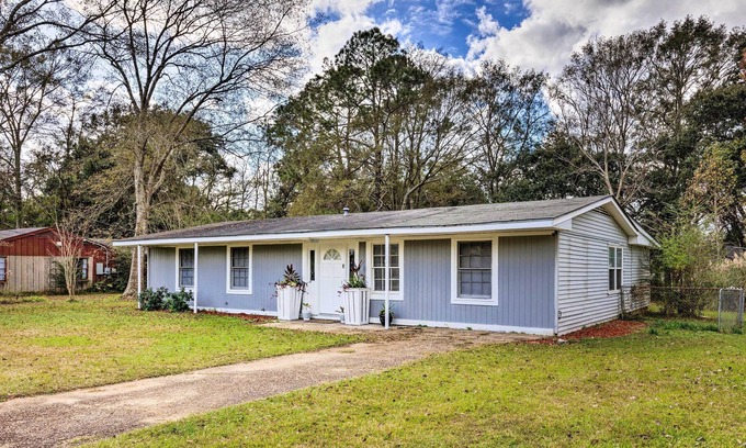 Saint Elmo Casa | Fresh, Updated Home in Mobile w/ Patio & Yard