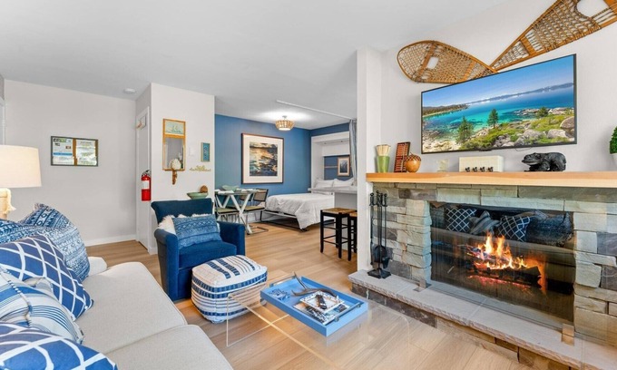 Carnelian Bay Condominio | Freshly Listed! Remodeled Condo a "Stone's Throw" to Beach & Close to Resorts