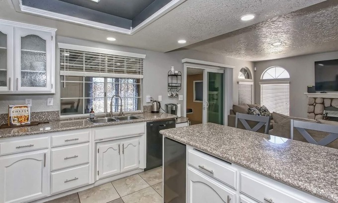 Hesperia Casa | Freshly Remodeled 4bedrooms, 3 full baths Luxurious Home on 1/2-acre gated land.
