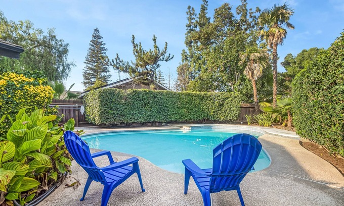 Fresno Casa | Fresno House|Pool|BBQ|Family-Friendly|Serene 3 Bed/2Bath