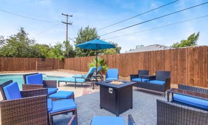 Raisin Casa | Fresno House | Pool | Fire Pit | Garage | 3/2:Wow!