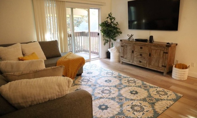 Downtown Condominio | Fresno's Melrose Place - Close to CRMC Fresno