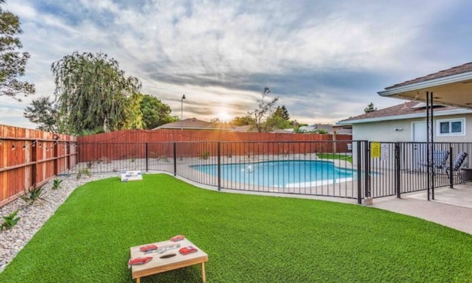 Raisin Casa | Fresno State 4BR/2BA+Private Pool +Game Room+ Gym!