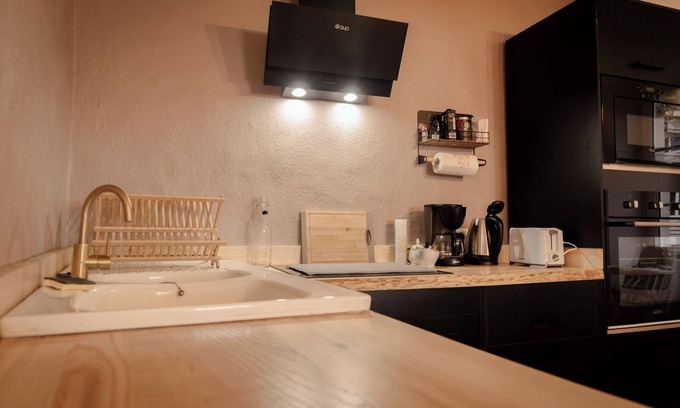 Saint-Saturnin-sur-Loire Casa | Frida KAHLO family room in the Château outbuilding overlooking the Loire River