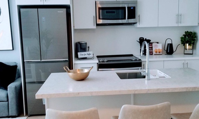 Innisfil Condominio | Friday Harbour Condo with Pool