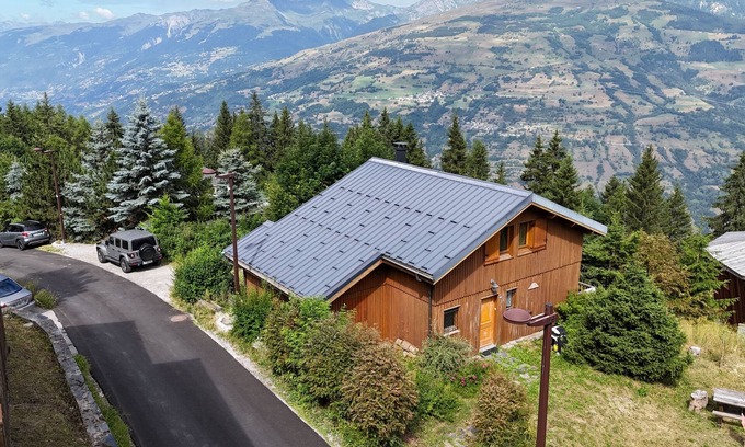 Arc-1800 Chalet De Esquí | Friendly 100m2 chalet for 8 people located 1km from the center of Les Arcs 1800.