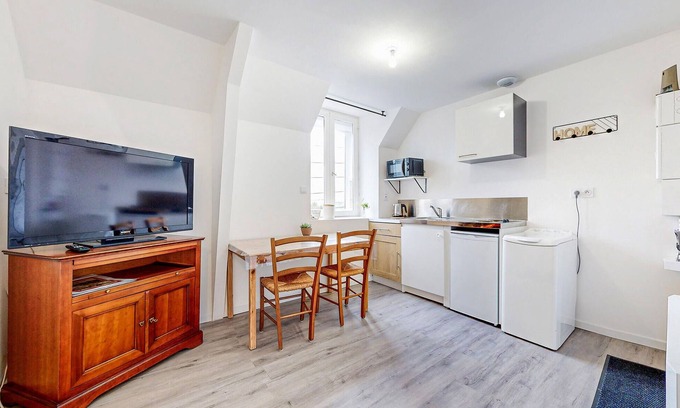 Ecartelee-Bonabry-Orieres-Paron Apartamento | Friendly and functional apartment in the heart of the town of Fougeres.