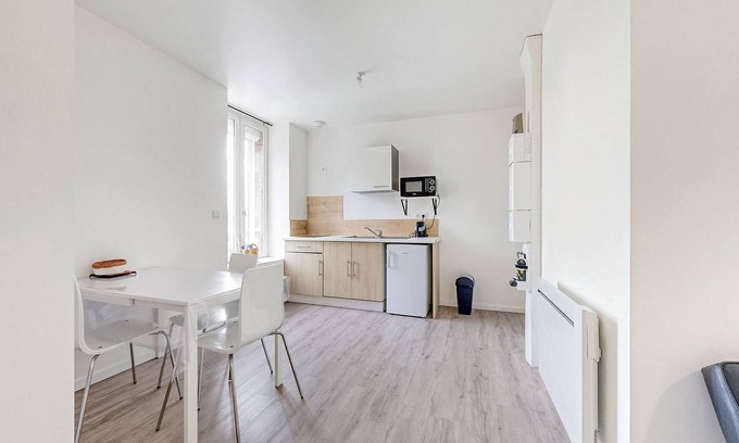 Ecartelee-Bonabry-Orieres-Paron Apartamento | Friendly and functional apartment in the heart of the town of Fougeres.