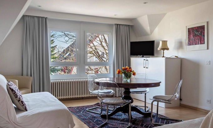 Kreuzlingen Apartamento | Apartamento vacacional "Alpenrose" cerca de la ciudad vieja con balcón y jardín