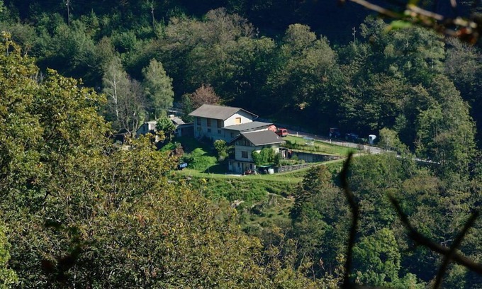 Cavigliano Casa | Amistoso casa luminosa con preciosas vistas de los picos y los antiguos pueblos de montaña