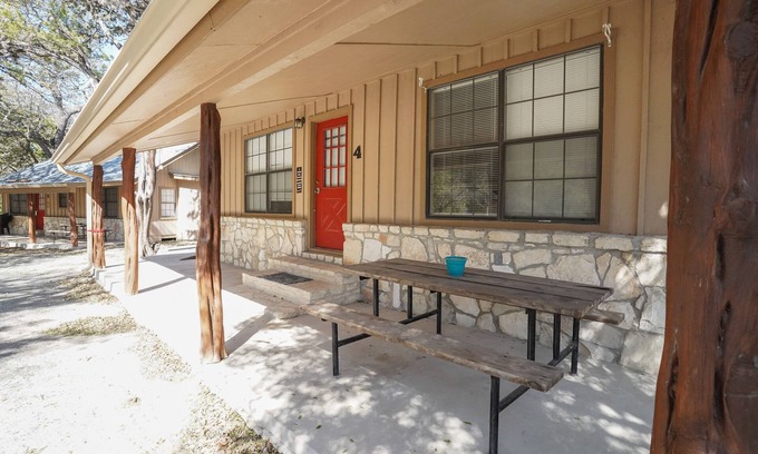 Sabinal Cabina | Frio Country Resort - Within walking distance to the Frio River!
