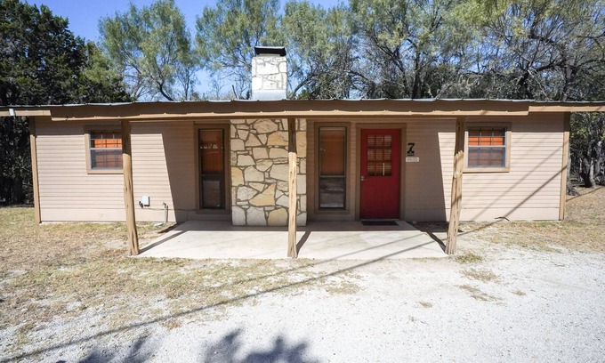Sabinal Cabina | Frio Country Resort - Within walking distance to the Frio River!