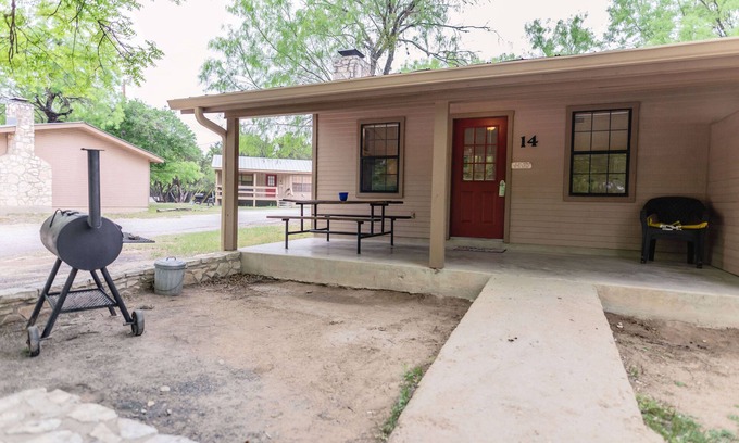 Sabinal Cabina | Frio Country Resort - Within walking distance to the Frio River!