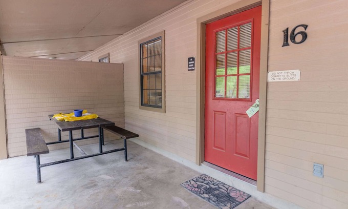 Sabinal Cabina | Frio Country Resort - Within walking distance to the Frio River!