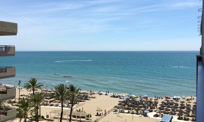 Torreblanca Apartamento | Frisch Renovierte, Sehr Geräumige Wohnung Direkt an der Strandpromenade