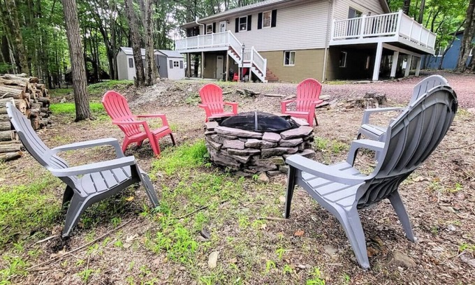 Briar Crest Woods Casa | Frolic in Fern l Enclosed Deck, Bar, Ski Access