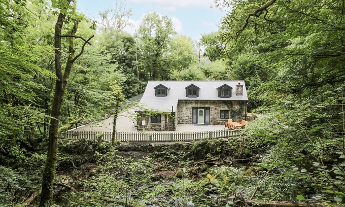 Dolgellau Cabaña | FRONGOCH OLD POWER HOUSE, family friendly in Dolgellau