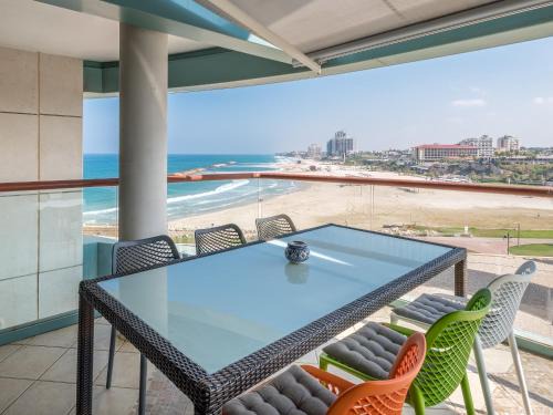 Herzliya Pituach Apartamento | Front of Beach next Ritz Hotel - 3 Bedroom& 3 Bathroom